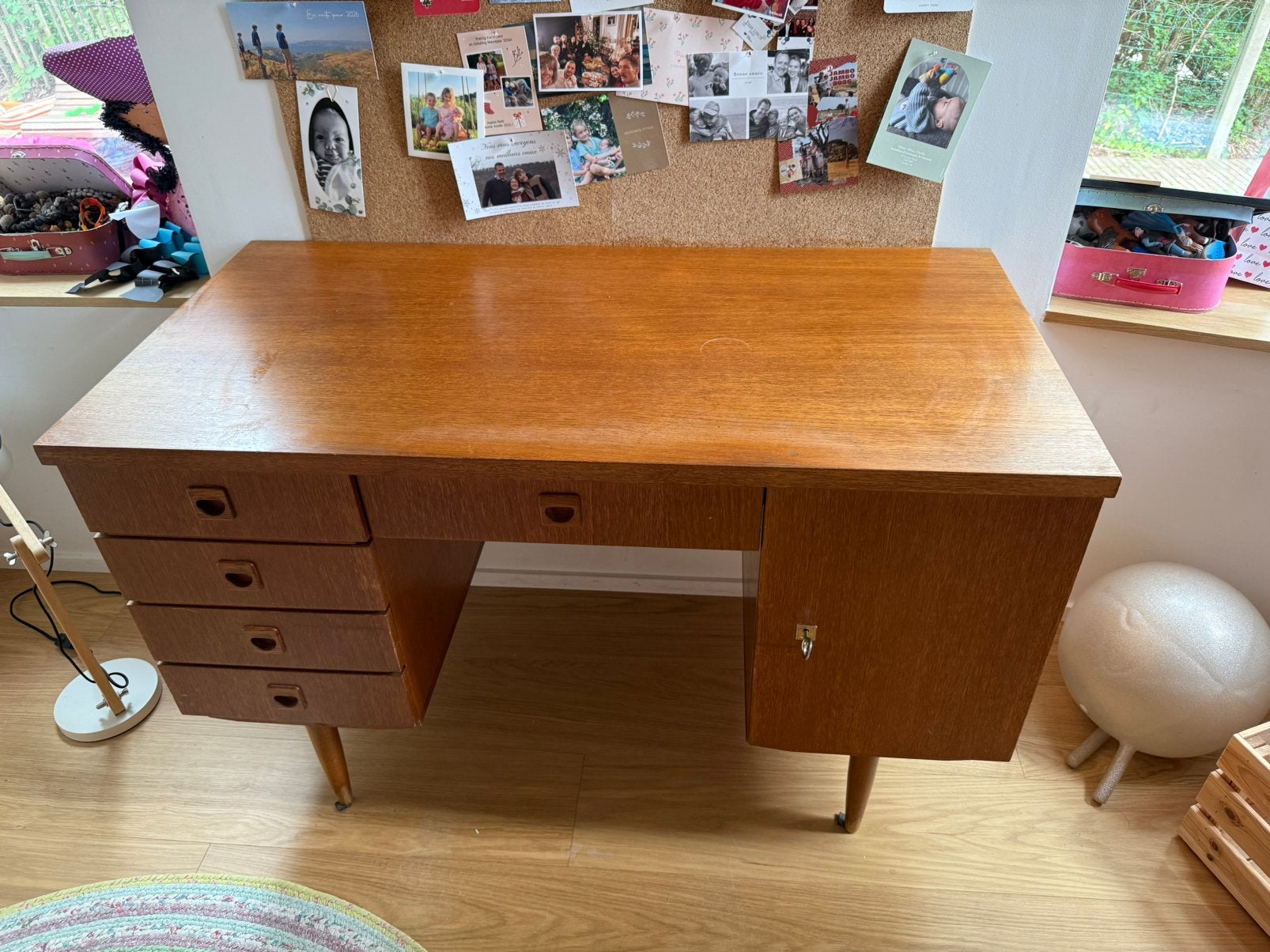 Vintage bureau in moderne stijl - retro - Scandinavisch -, Huis en Inrichting, Bureaus, Modern, Ophalen, Zo goed als nieuw