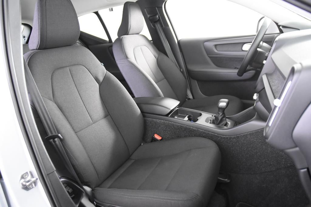 Volvo XC40 T2 Momentum Core *1ste Eigenaar*Navigatie*Camera*, Auto's, Voorwielaandrijving, Stof, 5 deurs, Lane Keeping Assist