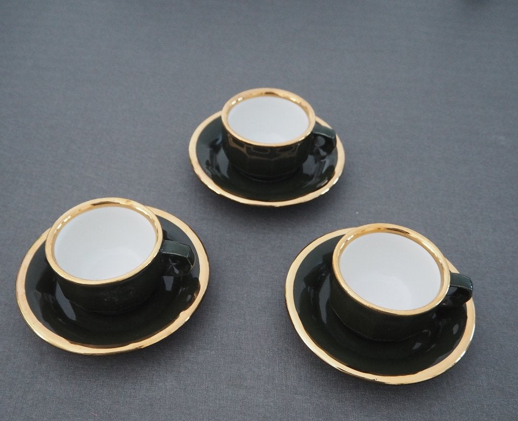 3 oude kopjes en schoteltjes van Pillivuyt France, Enlèvement, Comme neuf, Porcelaine, Assiette ou Plat