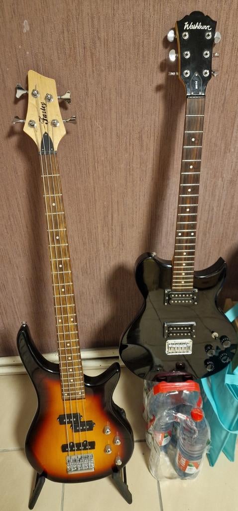 Bas en gewoon elektrische gitaar, Musique & Instruments, Instruments à corde | Guitares | Électriques, Enlèvement