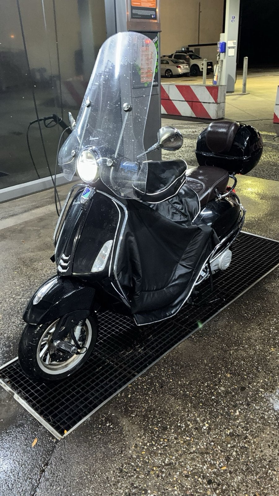 Vespa Primavera 50cc B-Klasse, Fietsen en Brommers, Ophalen, Zo goed als nieuw
