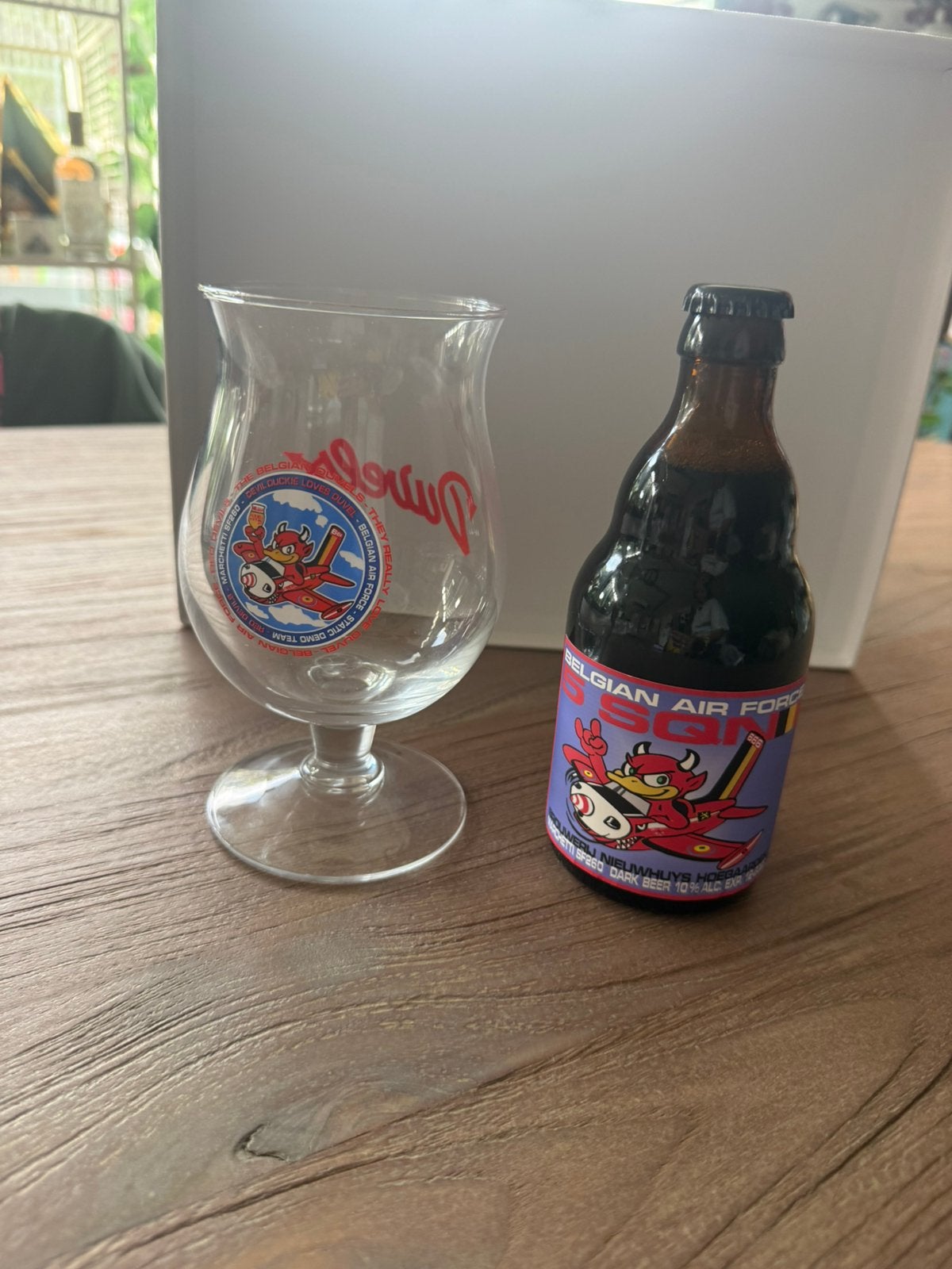 Belgian air force, Enlèvement, Neuf, Verre à bière