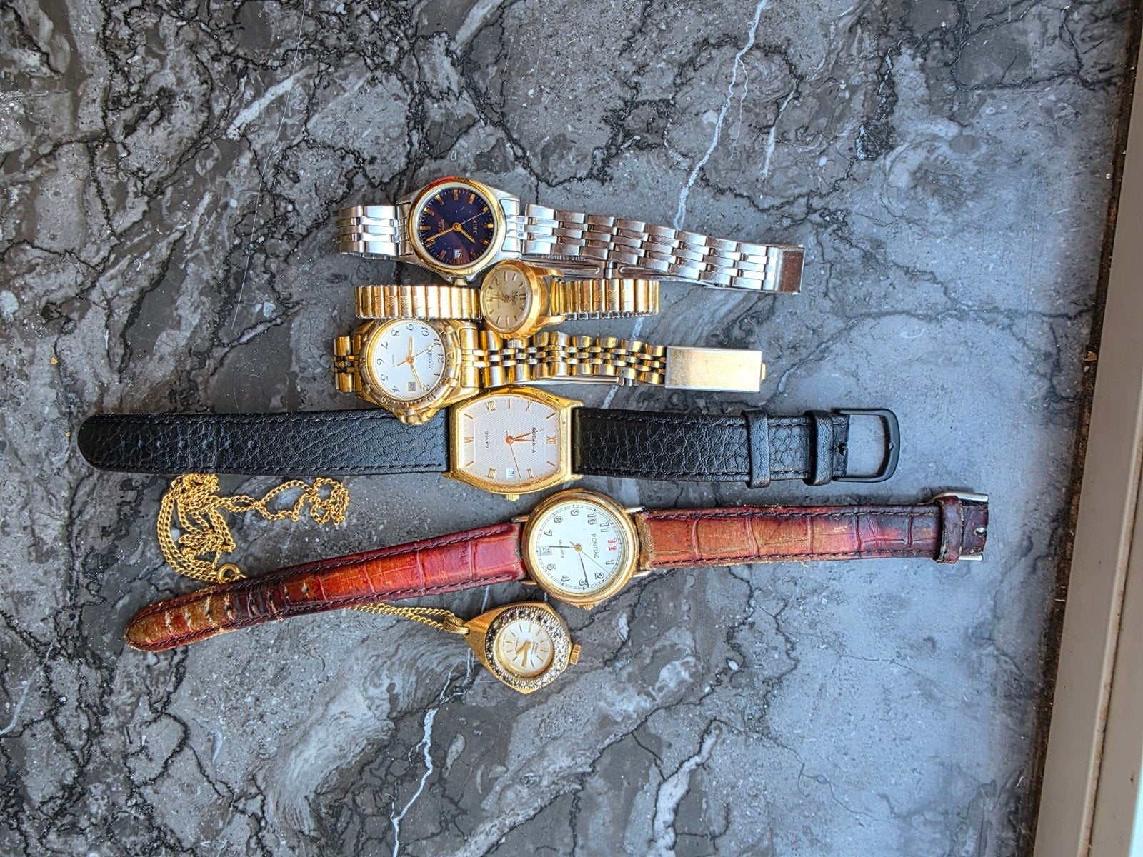 Horloges, Ophalen