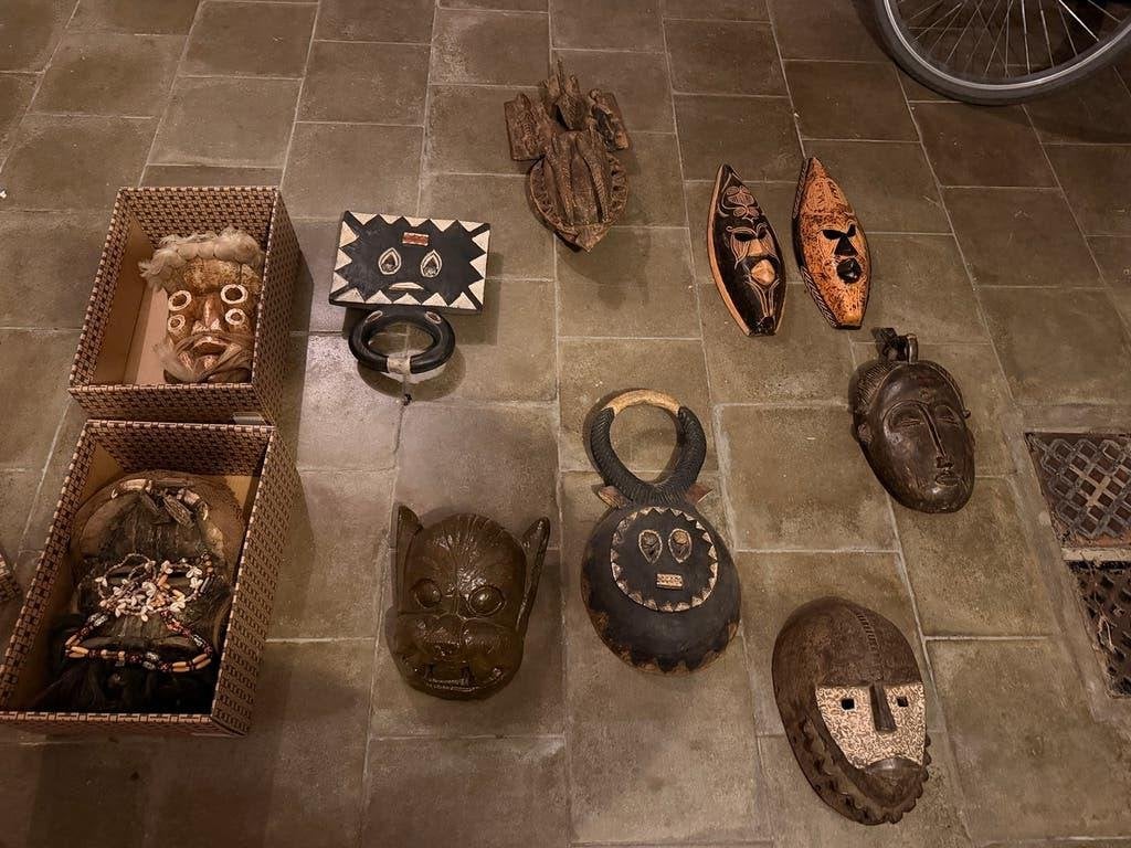 Prachtige collectie Afrikaanse maskers Vintage Tribale Kunst, Wit, Masker, Gesneden, Ophalen