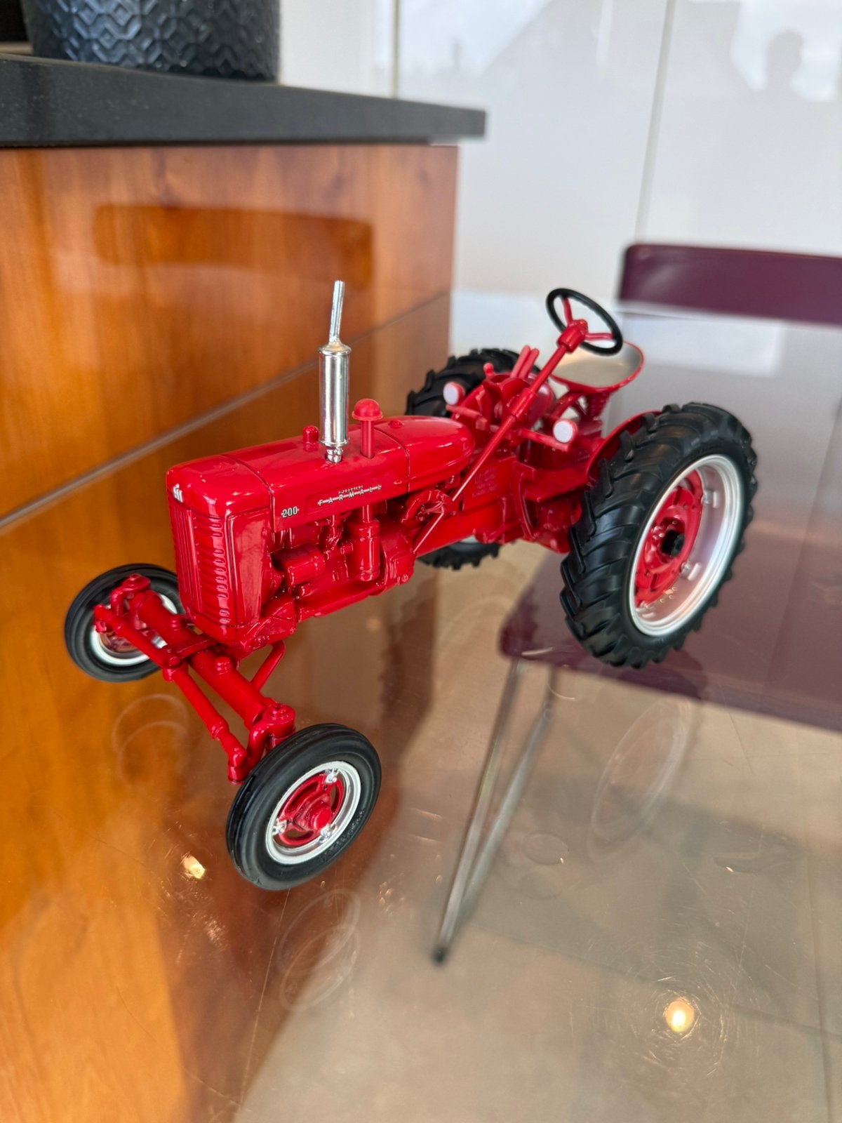 1/16 International Harvester Farmall „200" tractor, Ophalen of Verzenden, Zo goed als nieuw, ERTL
