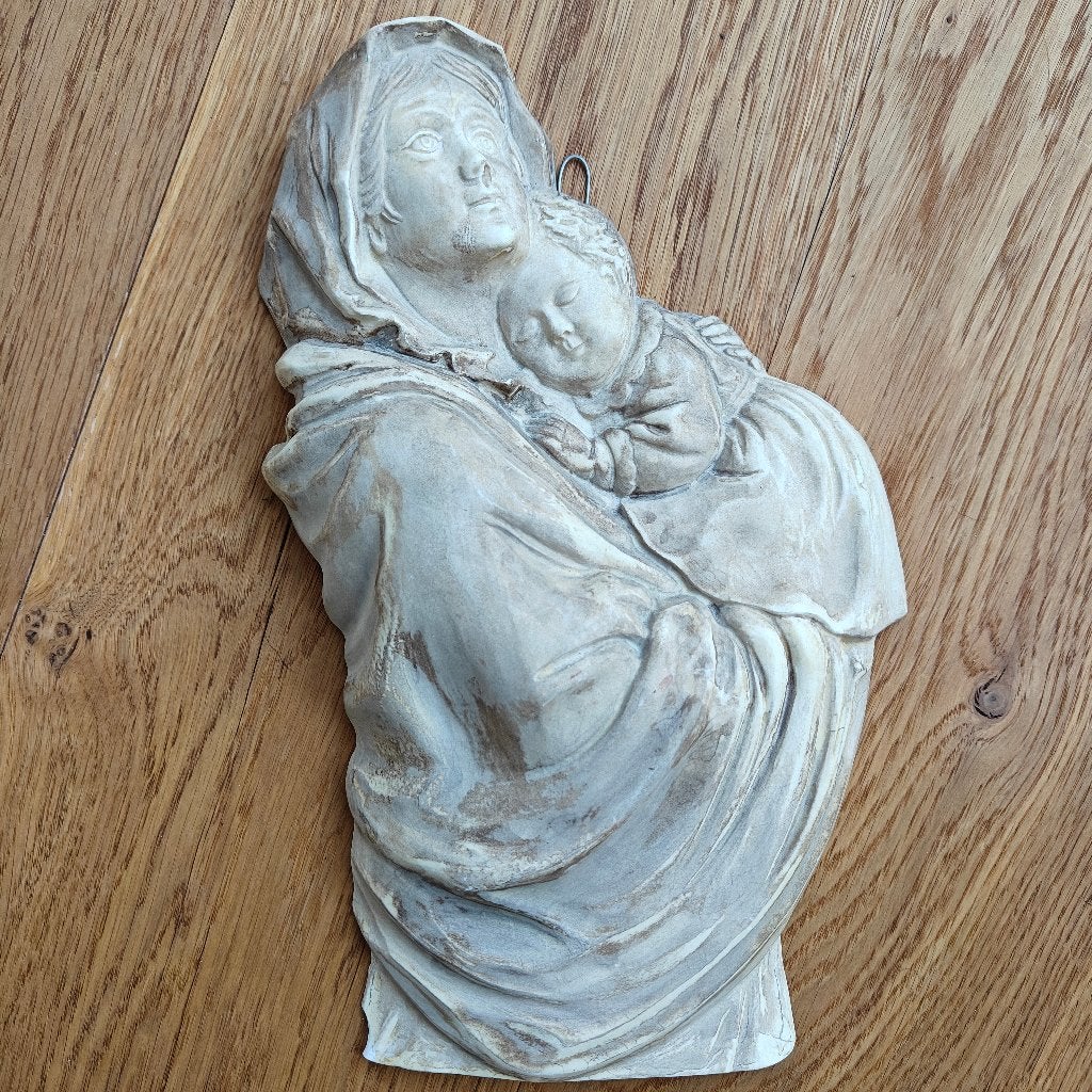 Religieus wandreliëf, Ophalen