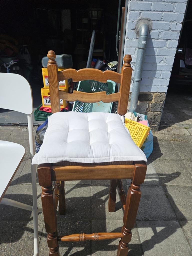 2 chaises en chêne 25 euro, Enlèvement