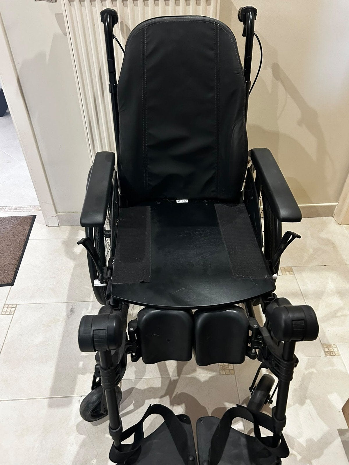 Fauteuil roulant COMPLET  Invacare Action 3 NG + Tablette am, Enlèvement, Fauteuil roulant manuel