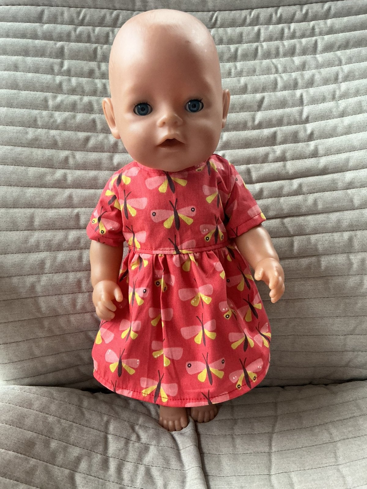 196. Babyborn: Nieuw rood jurkje met vlinders, Kinderen en Baby's, Ophalen of Verzenden, Nieuw, Babypop