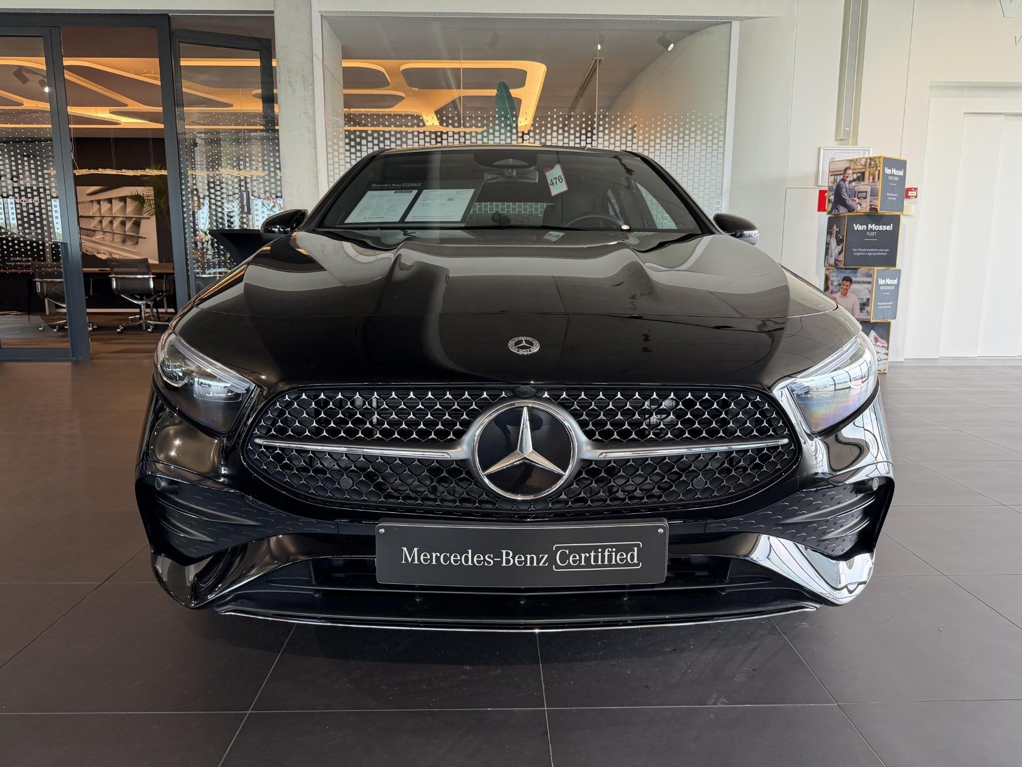 Mercedes-Benz A-Klasse 250 e AMG Line + LEDER + BURMESTER +, Auto's, Stof, Gebruikt, Euro 6, 4 cilinders