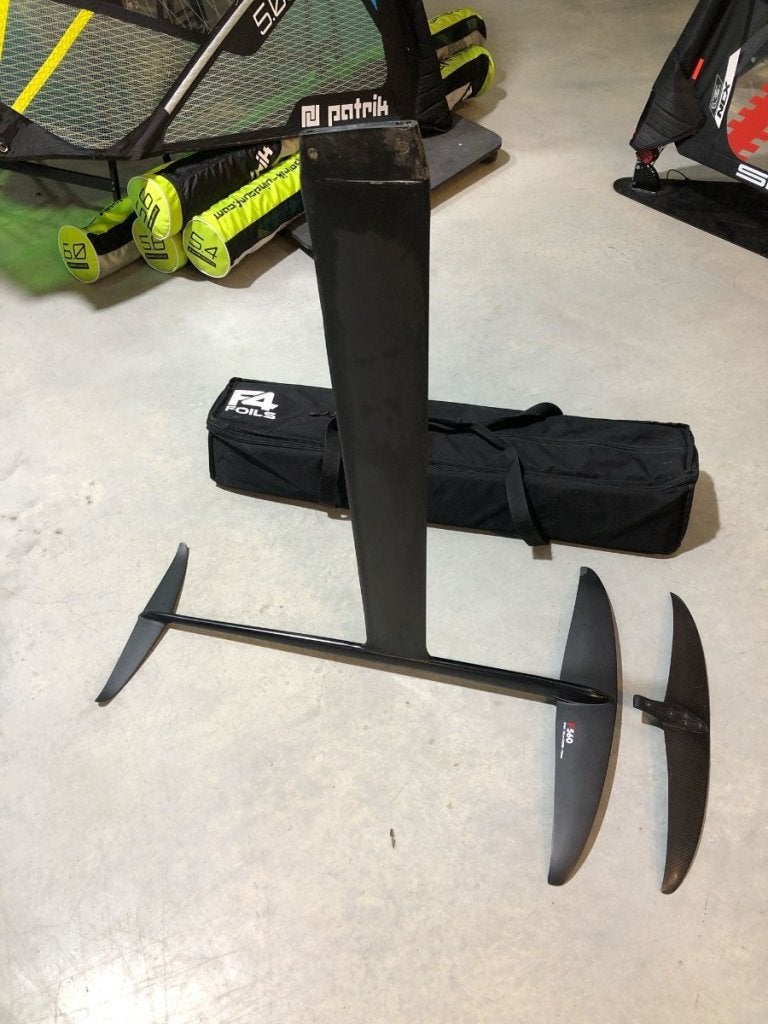 F4 Foils Carbon Slalom Foil Set, Watersport en Boten, Windsurfen, Niet ingevuld, Met draagtas, Overige typen, Niet ingevuld