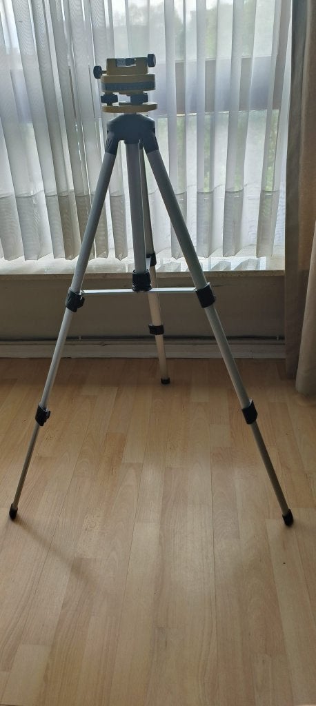 Statief voor een laserwaterpas, Doe-het-zelf en Bouw, Ophalen, Gebruikt, Accessoires