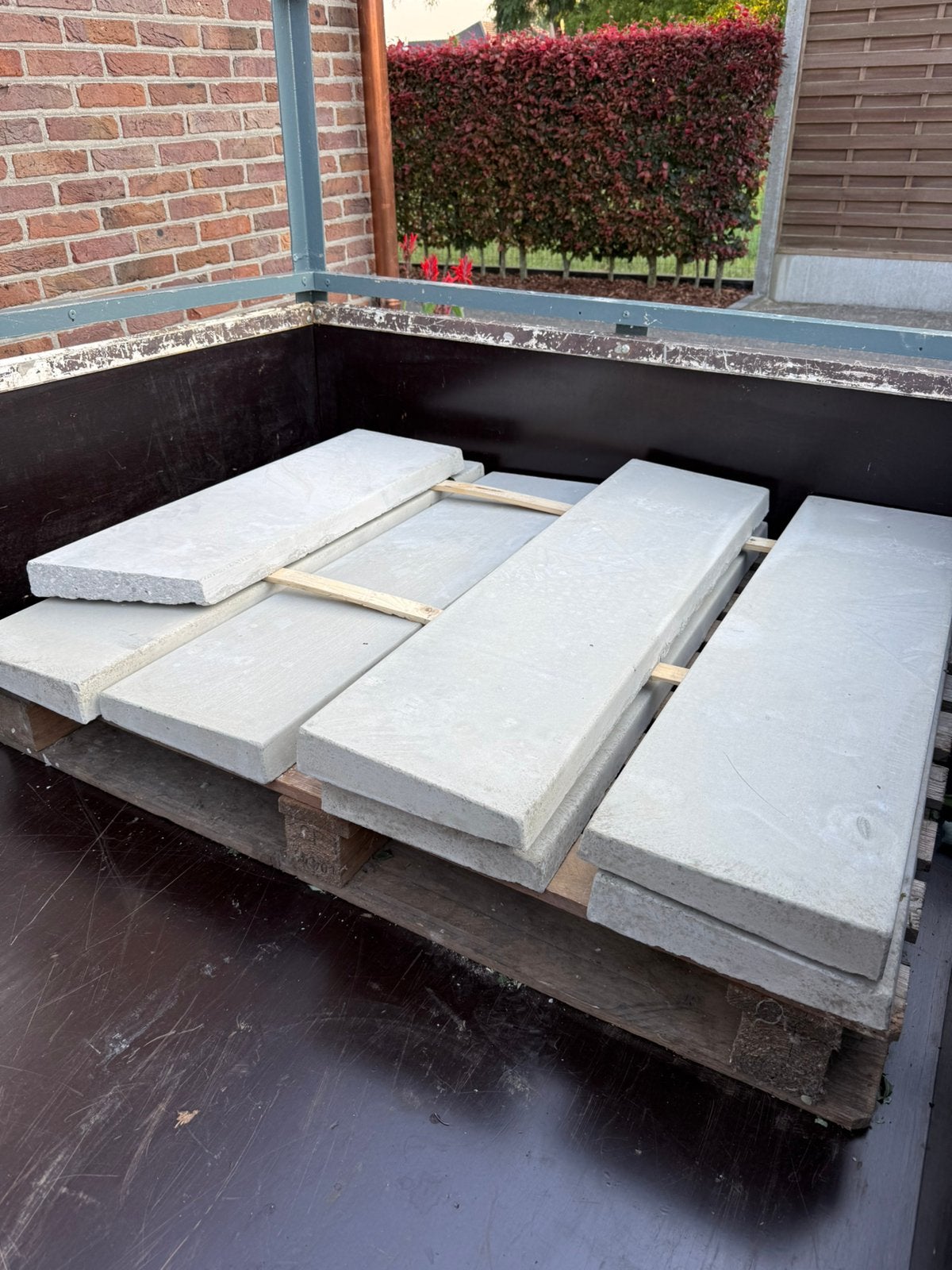 Nieuwe gladde betonnen dekstenen, Enlèvement, Neuf