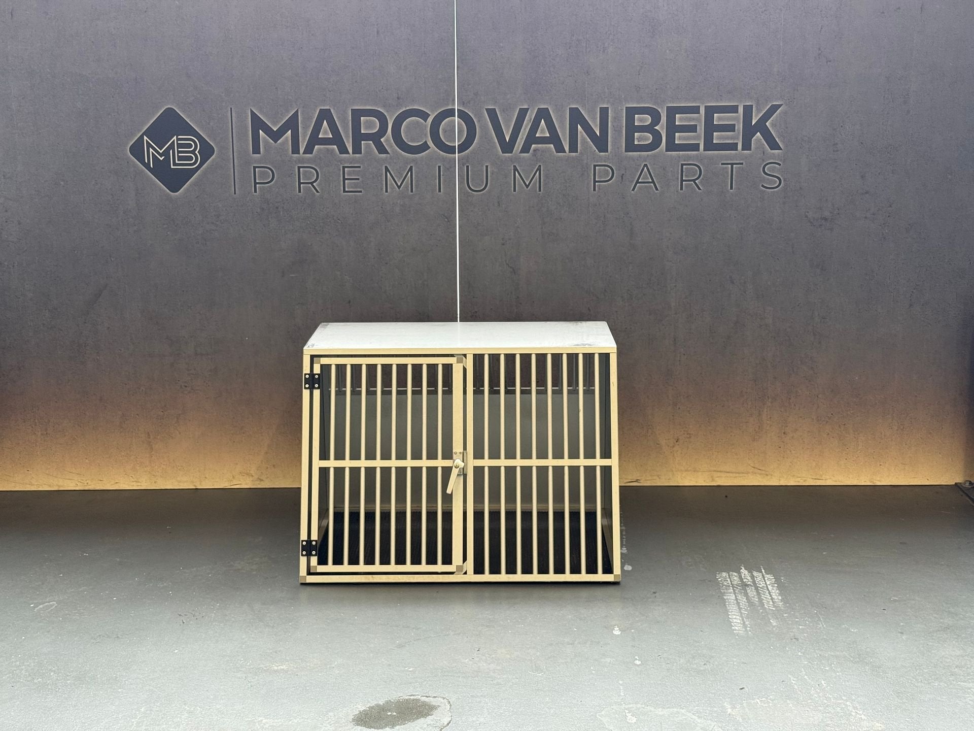 Honden hok / bench speciaal voor een Mercedes-Benz G-klasse, Auto diversen, Auto-accessoires, Ophalen, Gebruikt, -, -