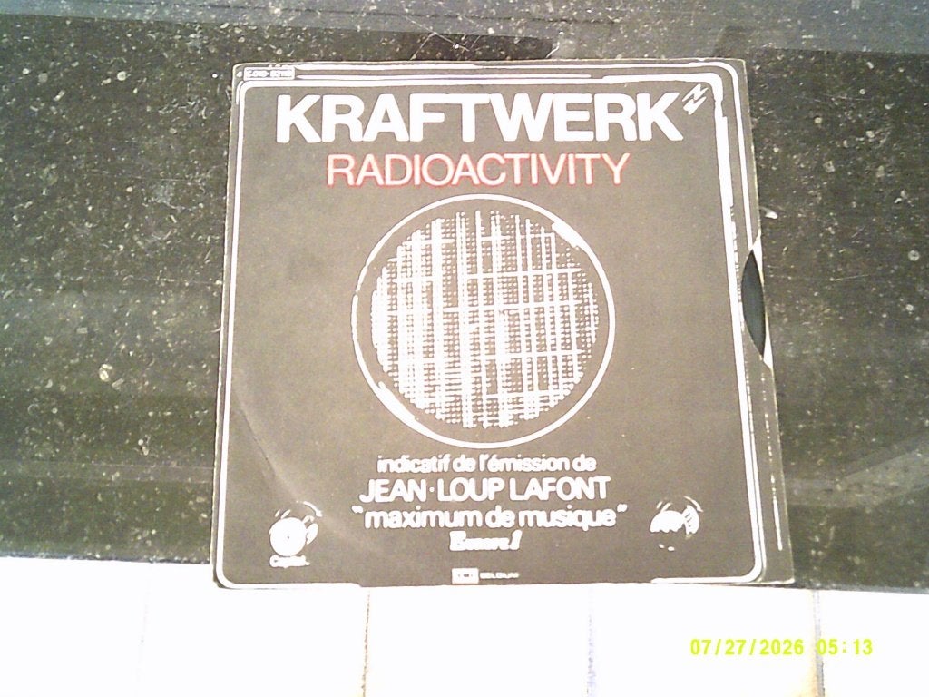 Kraftwerk-Radioactivity vinyl singel (1976), CD & DVD, Vinyles | Rock, Enlèvement ou Envoi, Rock électronique, Comme neuf, Autres types