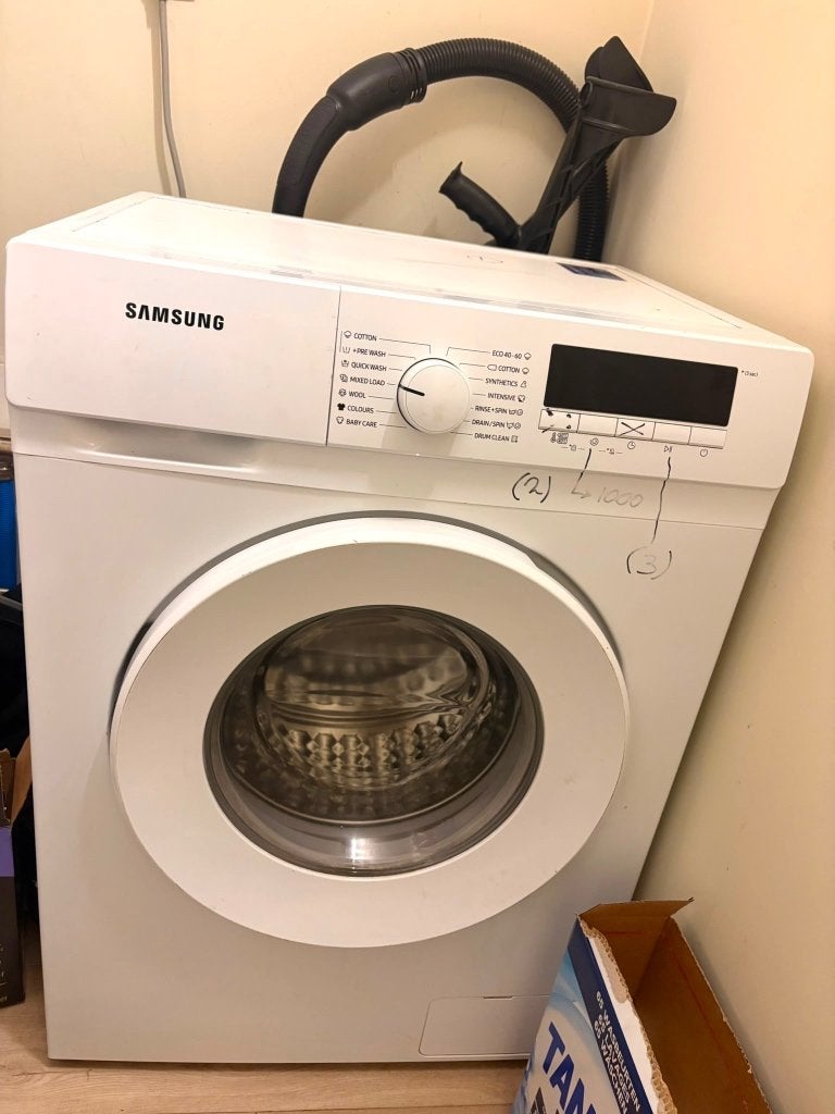 Machine à laver Samsung blanche, Electroménager, Lave-linge, 1200 à 1600 tours, 85 à 90 cm, 4 à 6 kg, Programme lavage à la main