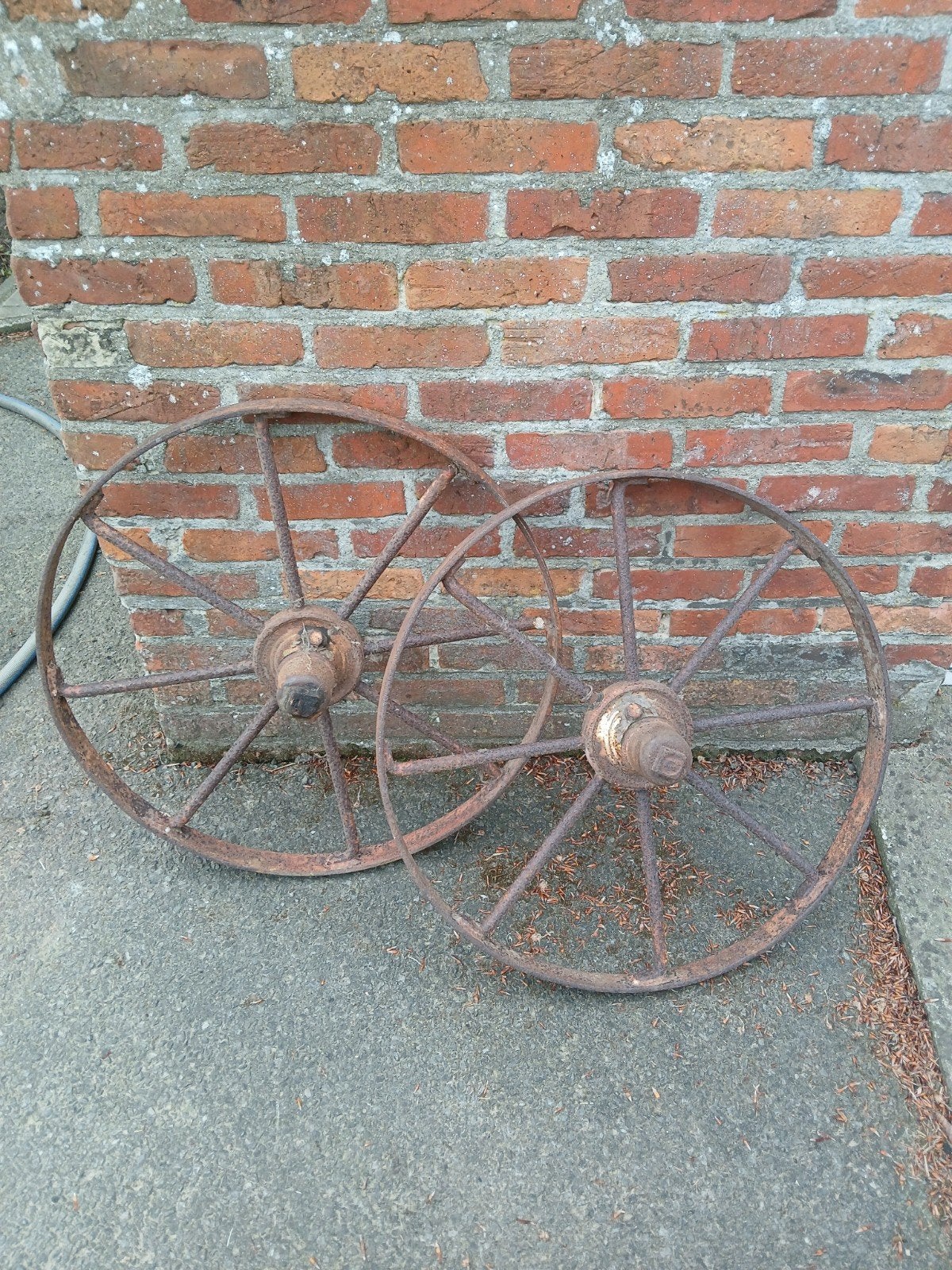 Ijzeren wielen, Antiek en Kunst, Ophalen