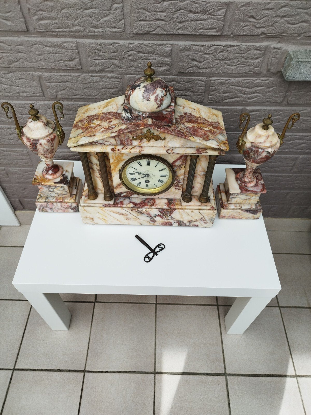Werkende antieke driedelige marmeren schouwklok, Antiek en Kunst, Ophalen