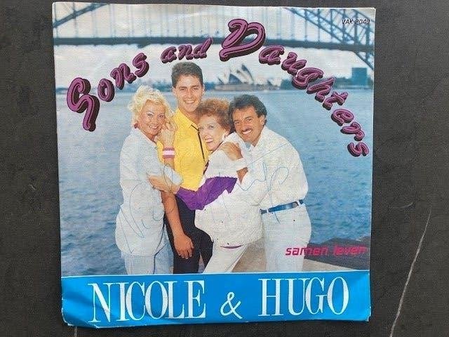 Nicole en Hugo - gesigneerd Sons And Daughters / Samen Leven, En néerlandais, Enlèvement ou Envoi, 7 inch, Comme neuf