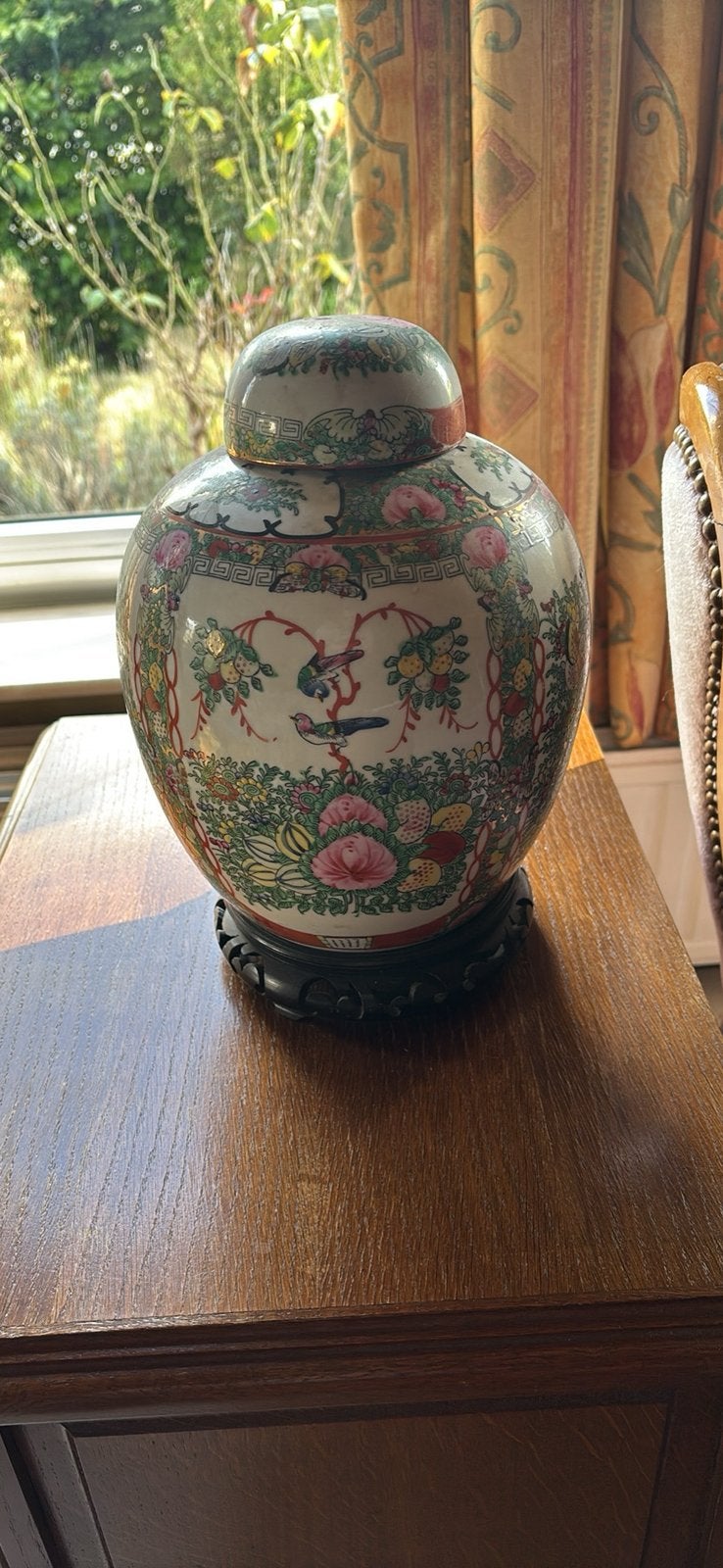 Chinese vaas met sokkel en deksel., Antiek en Kunst, Ophalen