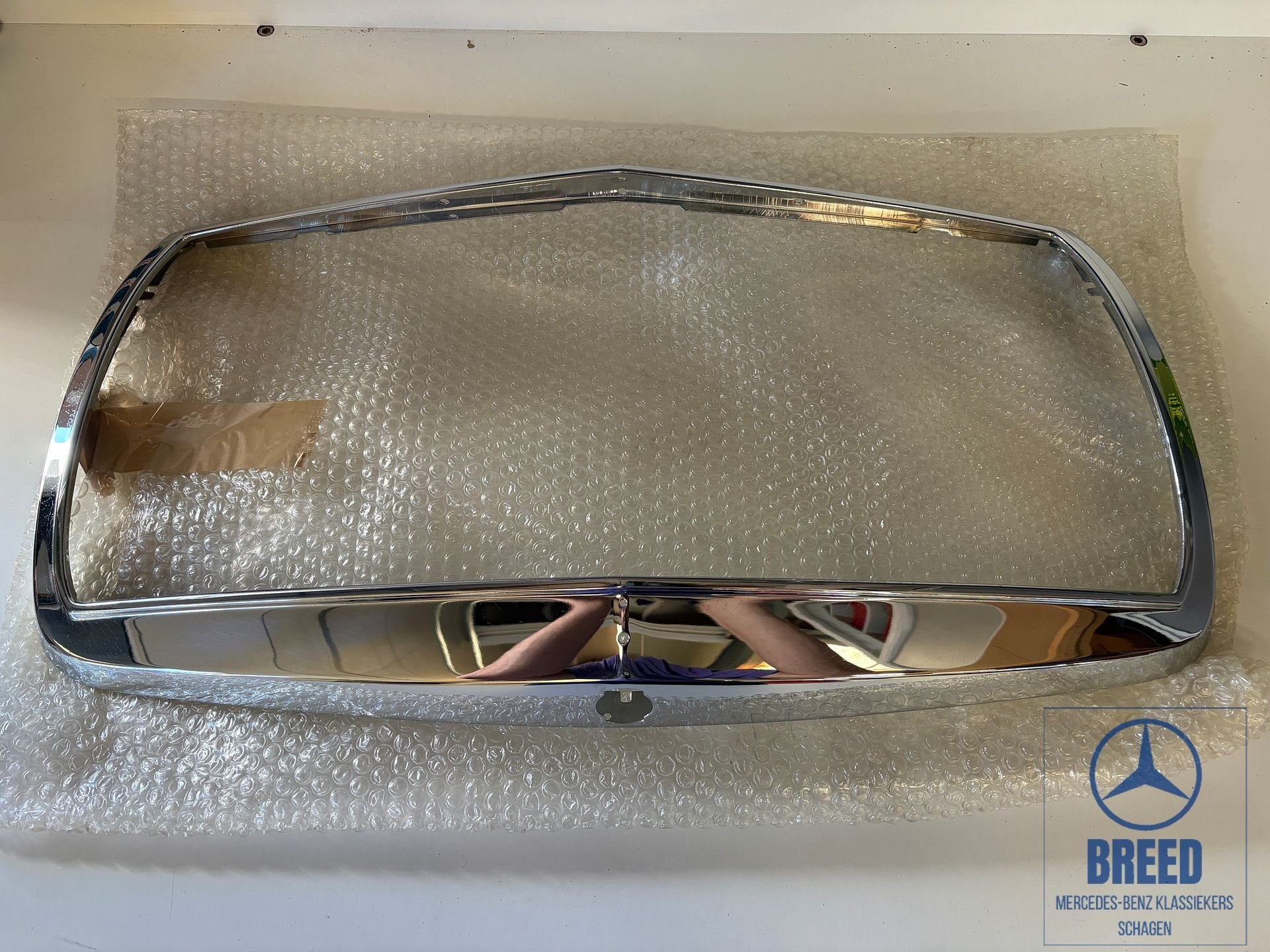 NOS grillebehuizing voor Mercedes-Benz W123, Neuf, -, -, Enlèvement ou Envoi