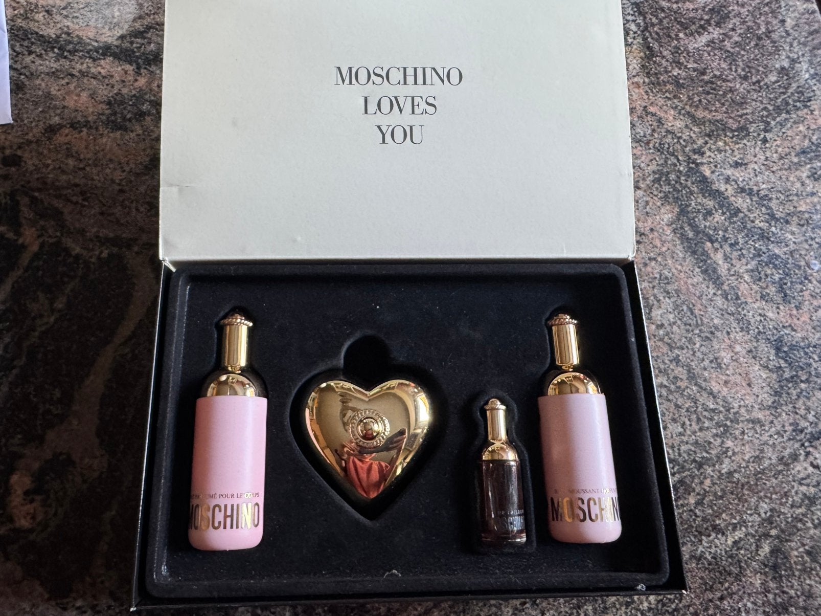 Moschino, Collections, Enlèvement ou Envoi, Comme neuf