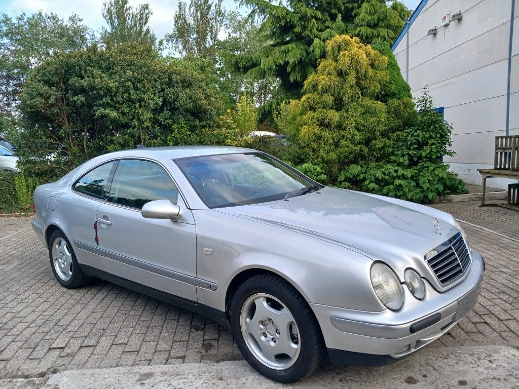 Mercedes - Benz CLK-Class –2.3 automaat Benzine136000km, Auto's, Automaat, Zwart, 700 kg, 2300 cc