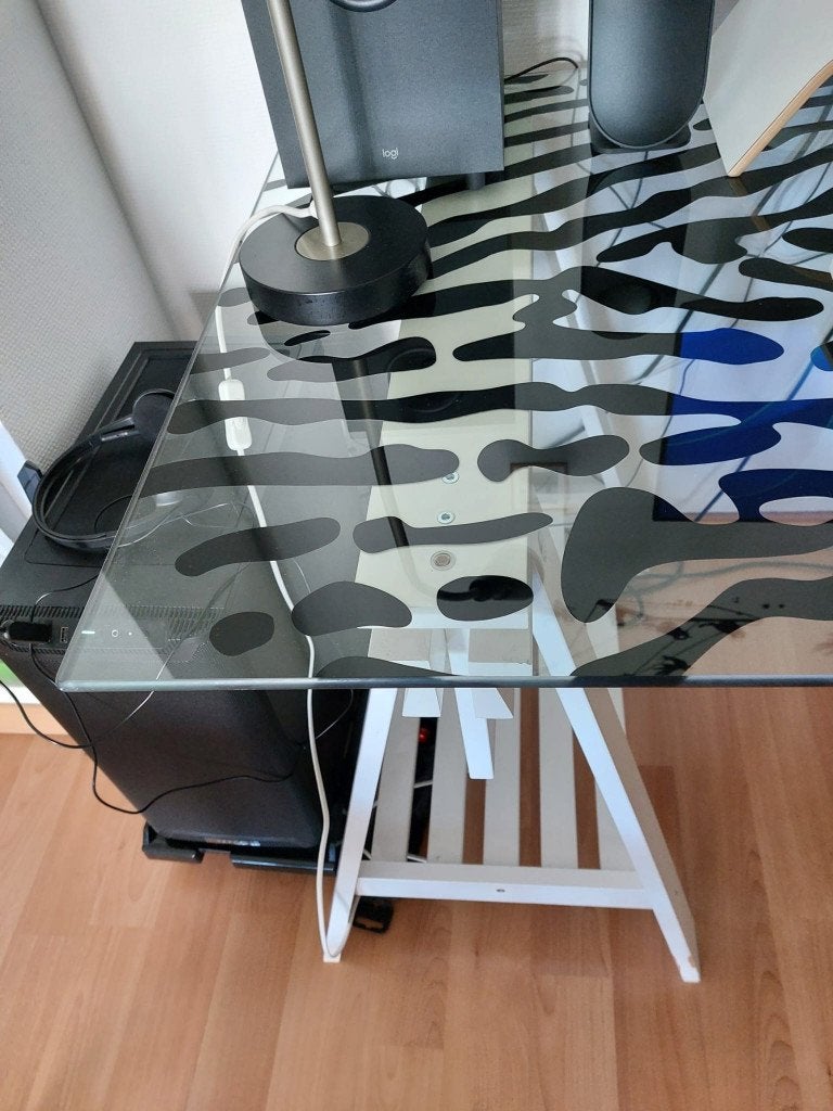 Bureau,table en verre et tréteaux Ikea, Maison & Meubles, Bureau d'ordinateur, IKEA, Réglable en hauteur, Verre