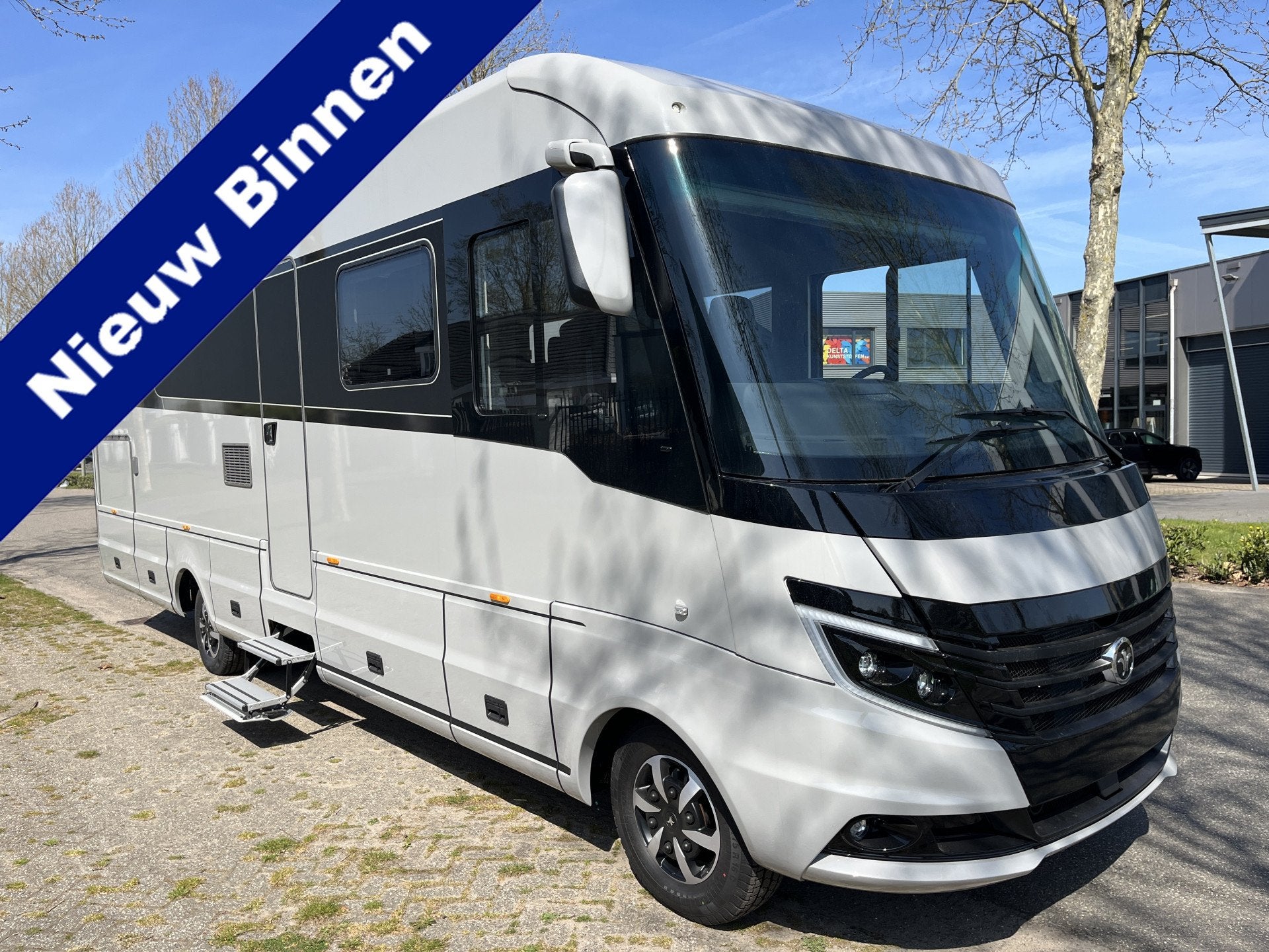 Niesmann+Bischoff Flair 920ER Retarder met Hefbed 5 personen, Caravans en Kamperen, Mobilhomes, Niesmann+Bischoff, Galliersweg 39
5349AT  OSS, NL