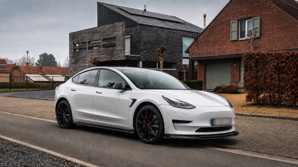 Unieke Tesla model 3 te koop, Auto's, Automaat, 4 deurs, Achterwielaandrijving, Zwart