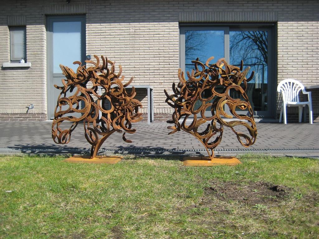 Paardenhoofden in oude hoefijzers, Dieren en Toebehoren, Paarden