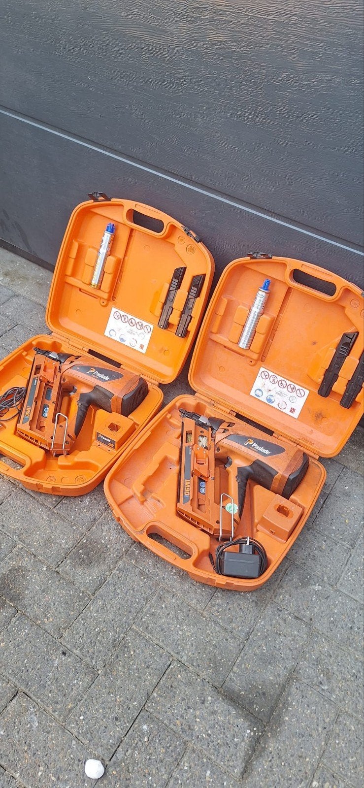 Paslode iM90i spijkermachine, Nagelpistool, Ophalen