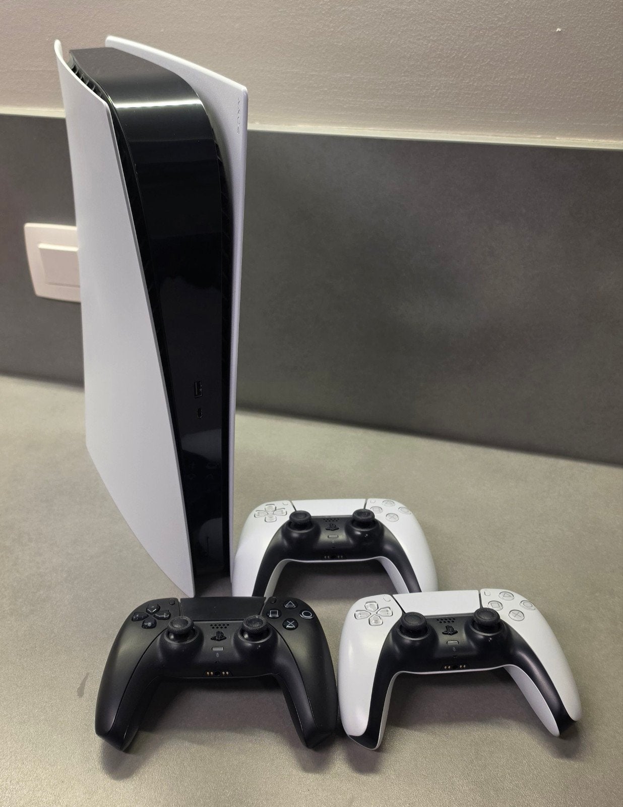 Sony PlayStation 5 + 3 controllers + headset, Games en Spelcomputers, Ophalen, Zo goed als nieuw, Playstation 5