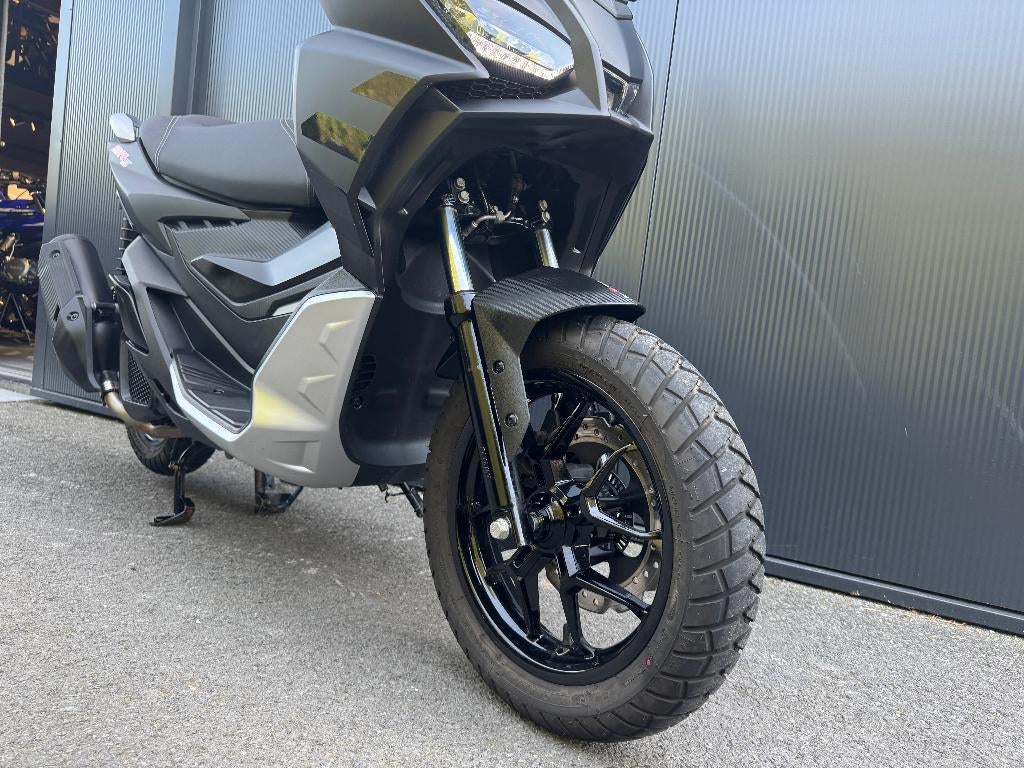 Aprilia - SR GT 125, Scooter, 125 cc, 11 kW of minder, Automaat