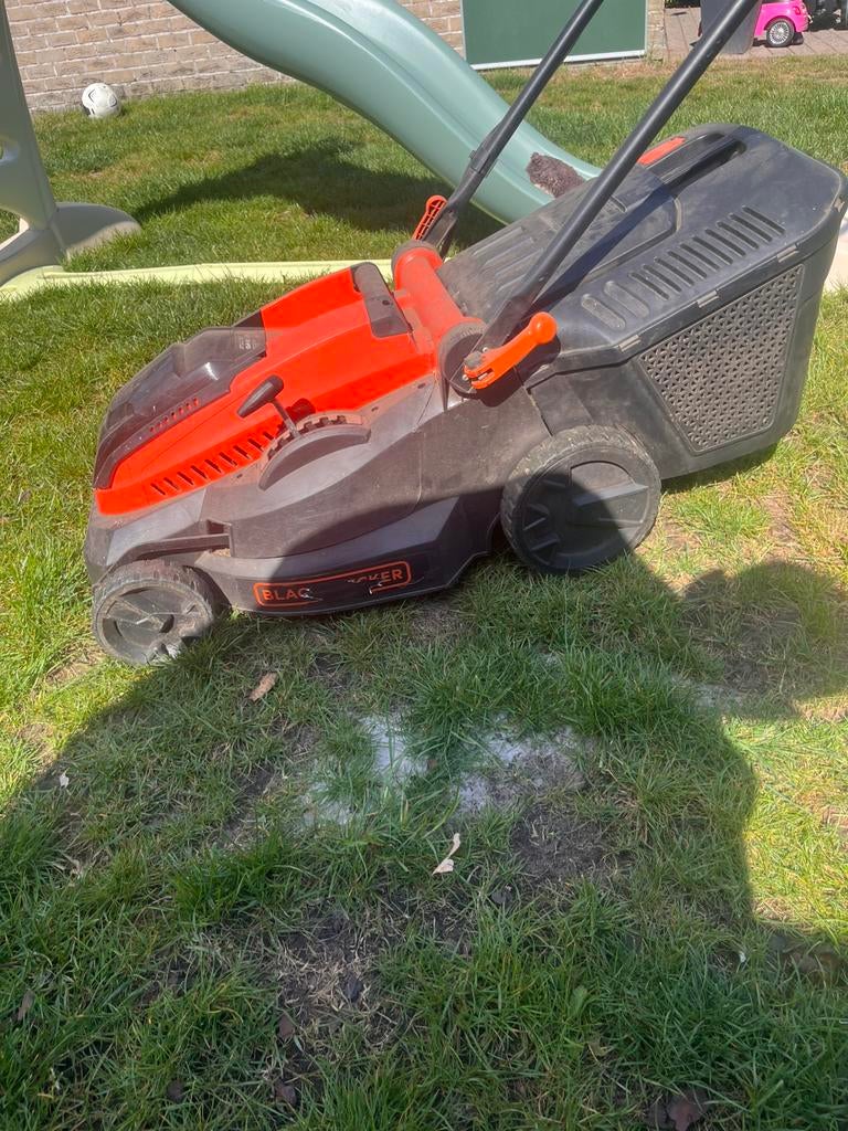 Grasmaaier black & decker, Jardin & Terrasse, Tondeuses à gazon, Tondeuse rotative, 30 à 39 cm, Enlèvement, Utilisé