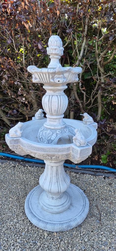 Betonnen fontein Met spuwende kikkers 1m50hoog, Tuin en Terras, Ophalen, Nieuw, Beton, Overige typen