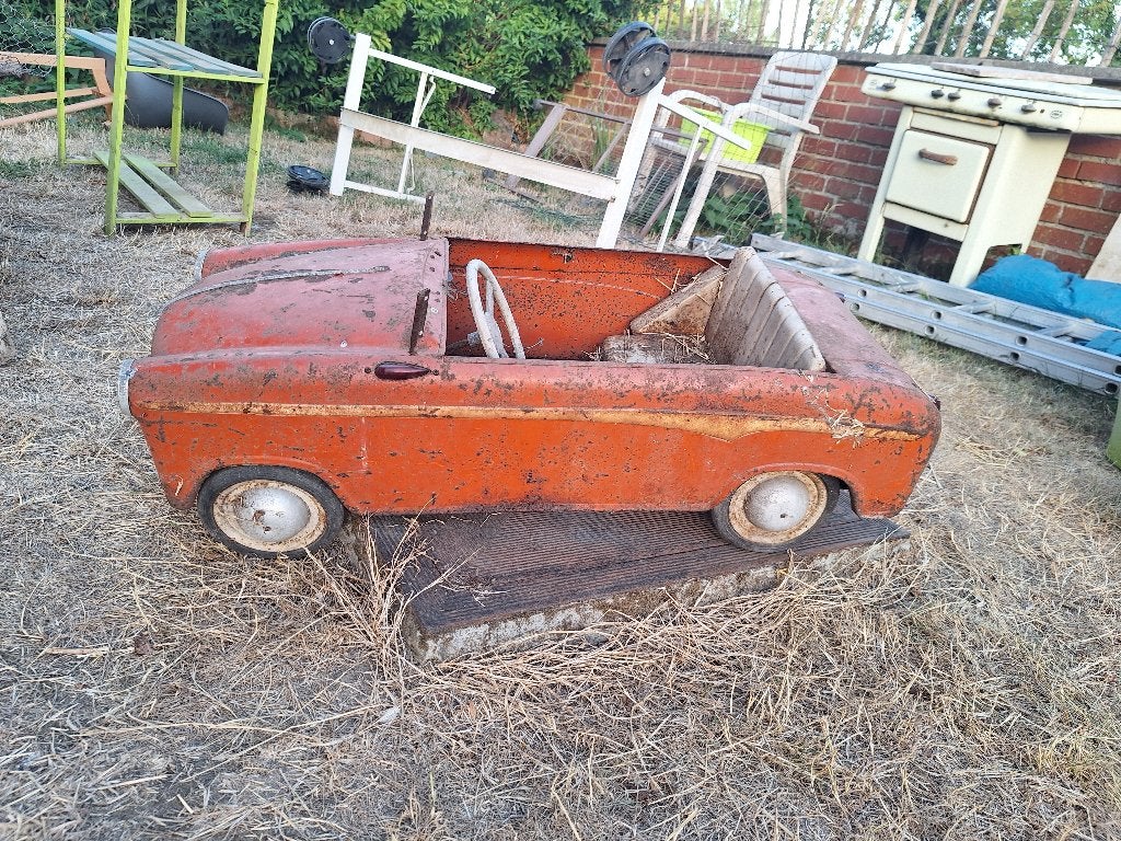 Voiture de collection à pedales, Antiquités & Art, Antiquités | Jouets, Enlèvement