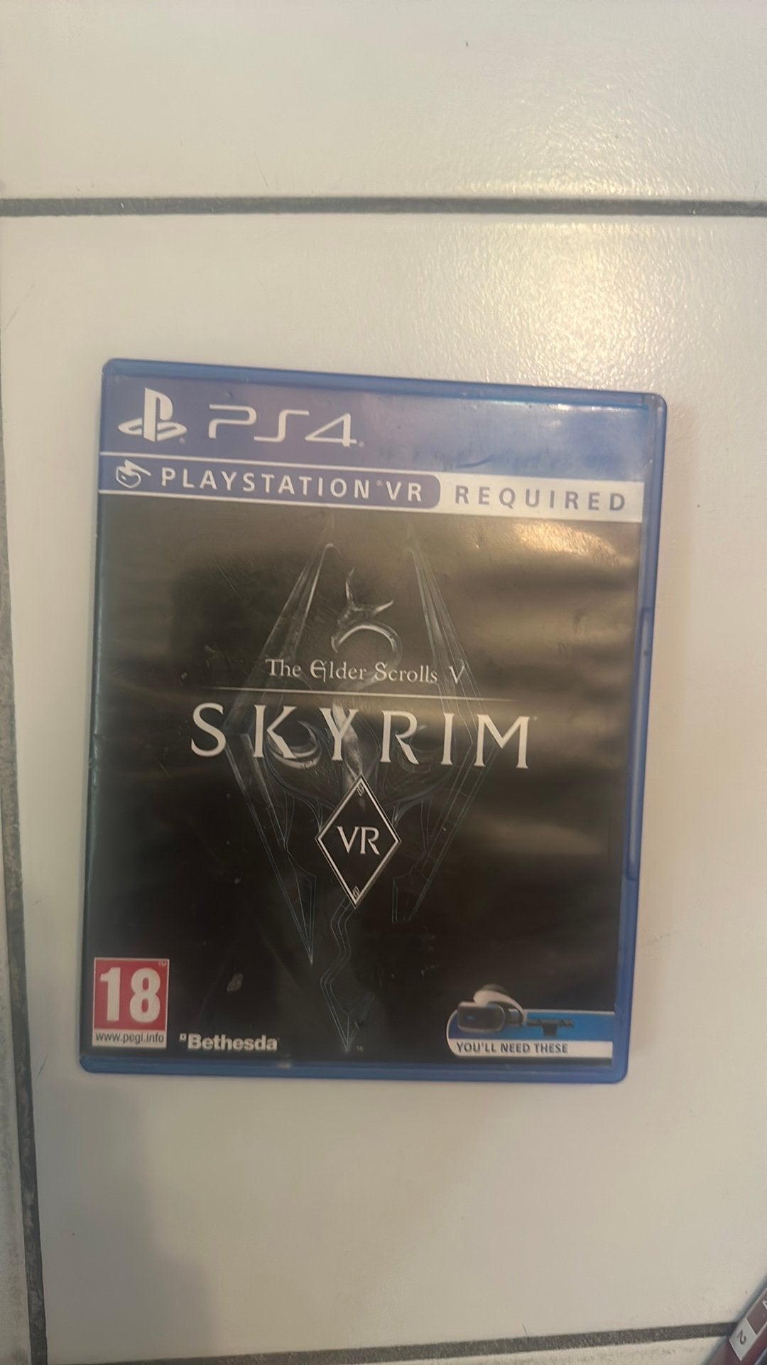 Disque Skyrim VR PS4 (PS5 également jouable), Enlèvement, Comme neuf, Virtual Reality