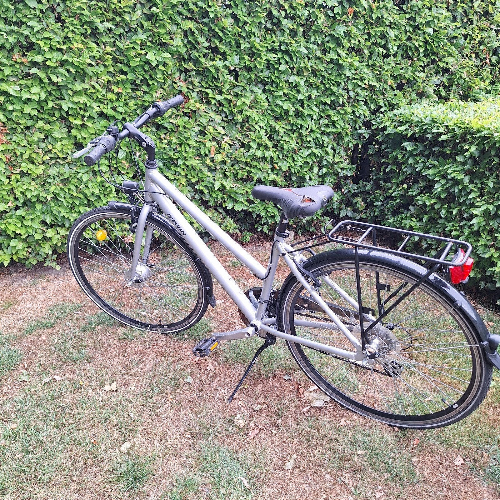 Decathlon B'Twin Hoprider 300 stadsfiets met een zilverkleur, Enlèvement, Utilisé, Autres marques, Vitesses