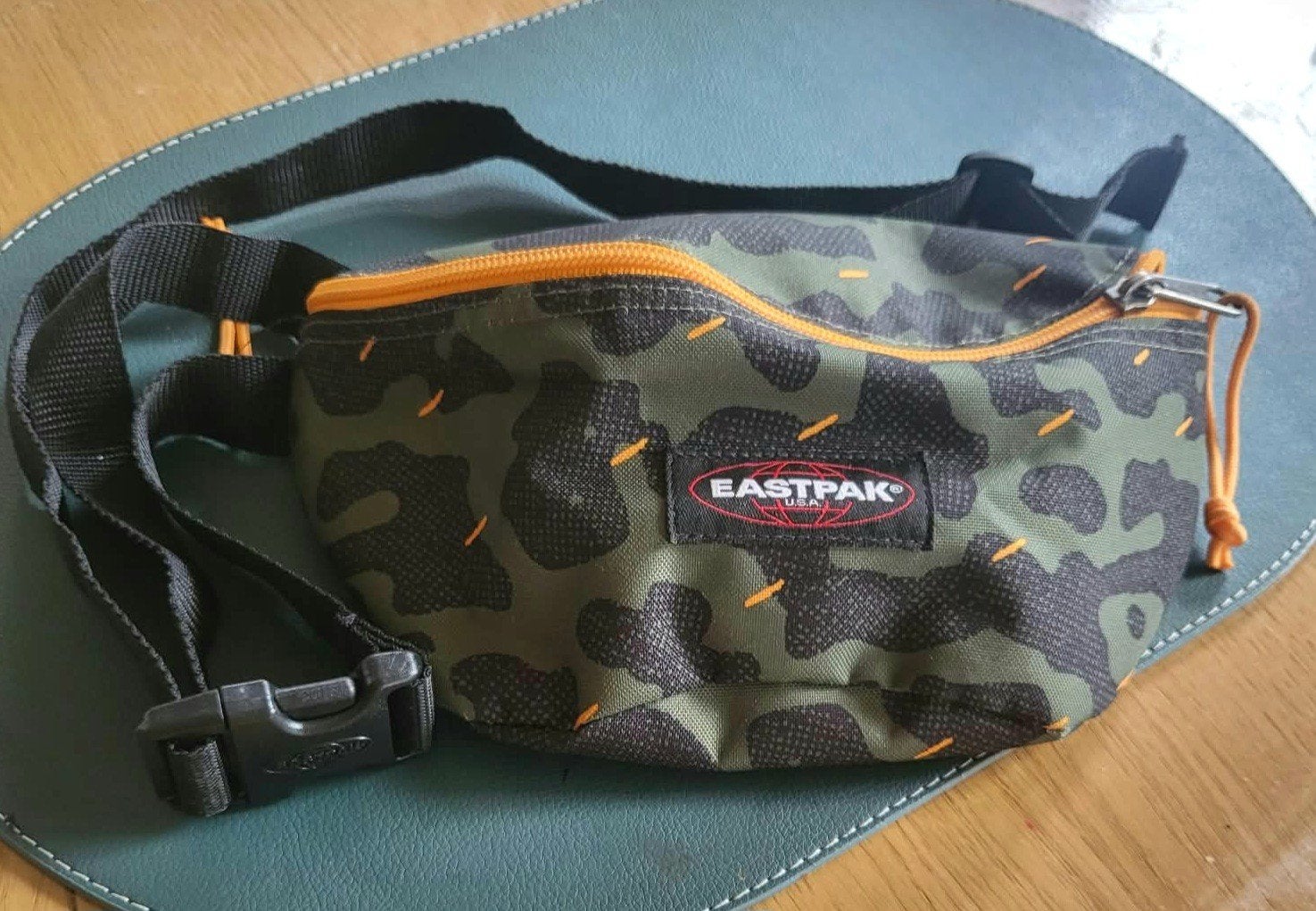 Eastpak heuptas legerprint, Handtassen en Accessoires, Tassen | Reistassen en Weekendtassen, Ophalen, Minder dan 40 cm, Minder dan 35 cm