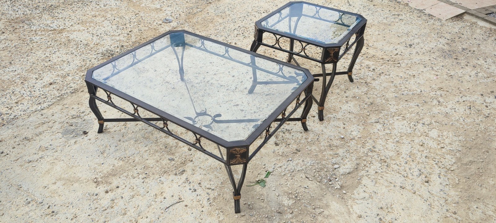 2 tables de salon avec plateau en verre et pied en fer, Enlèvement, Verre