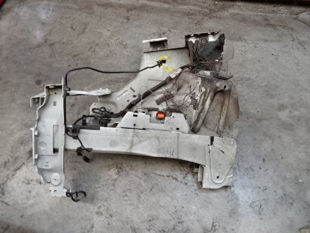 PARE BOUE AVANT DROIT Partner (GC / GF / GG / GJ / GK), Kontakt-peugeot@peugeot.com, Garde-boue, Utilisé, Avant