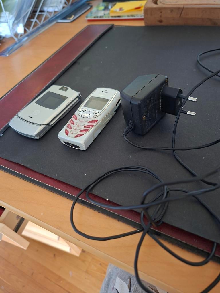 Anciens gsm,nokia 8310 et un Motorolla., Enlèvement
