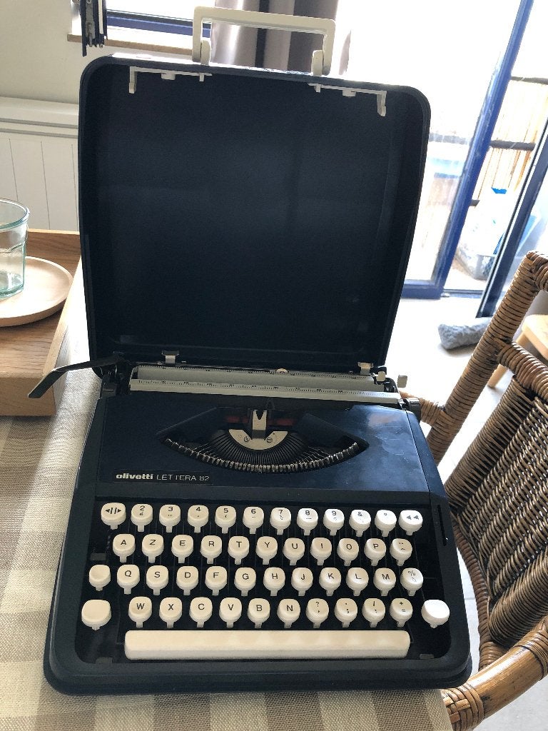 Machine à écrire Olivetti lettera 82, Diversen, Typemachines, Gebruikt, Verzenden
