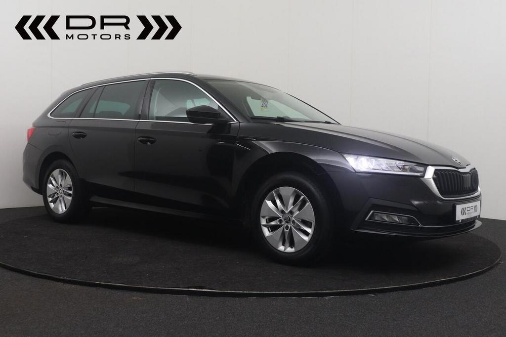 Skoda Octavia COMBI 1.0TSI AMBITION - NEW MODEL / APPLE CAR, Auto's, 0 kg, Zwart, 0 kg, Bedrijf