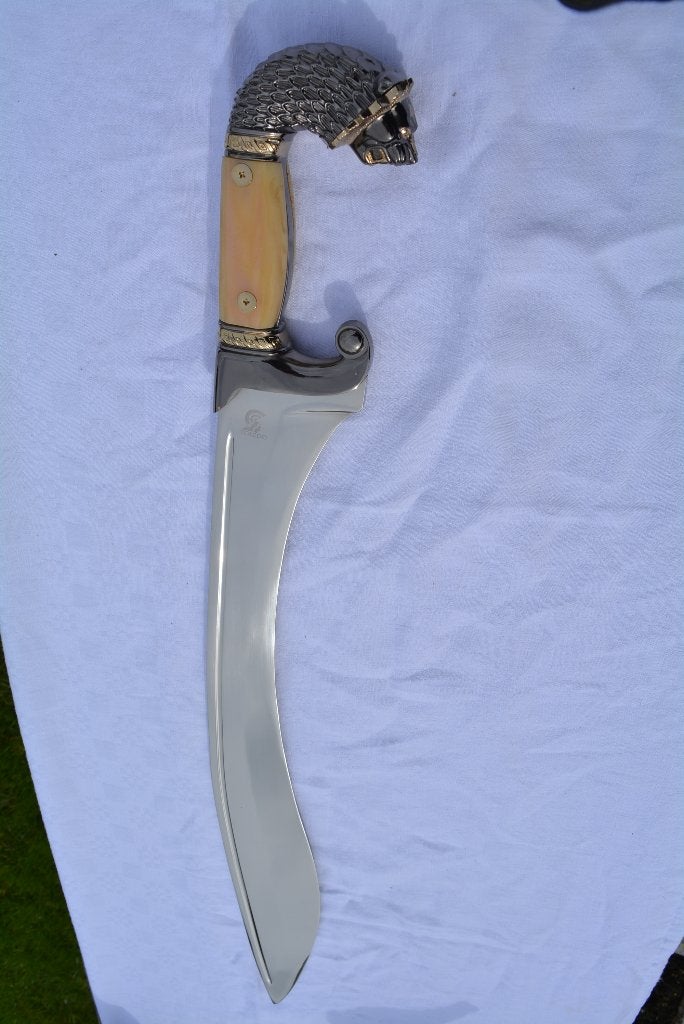 épée d'Alexandre le grand, Enlèvement, Armée de terre