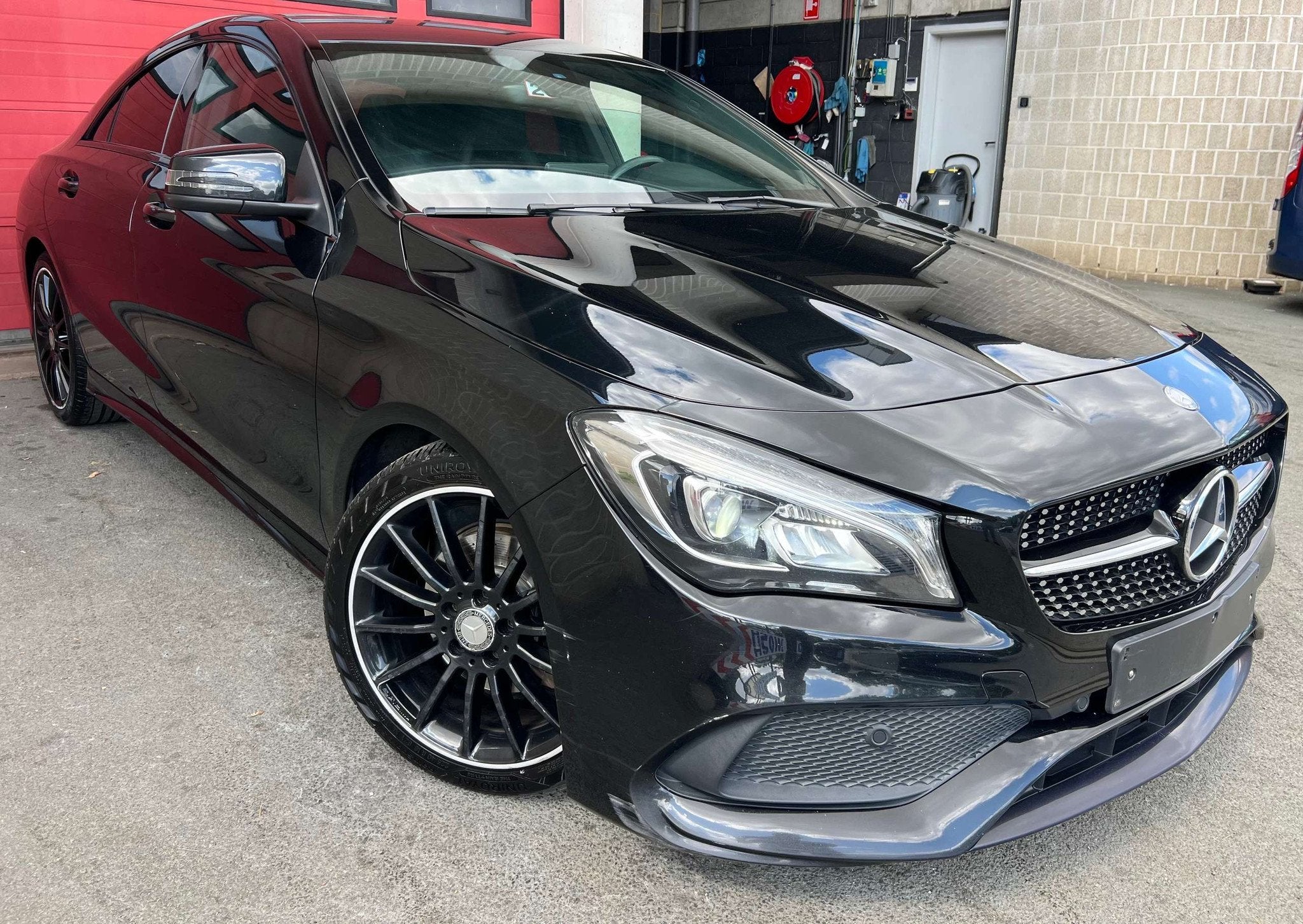 Mercedes-Benz CLA-Klasse 180 PACK AMG + CAMÉRA + NAVI + CAR, Auto's, 122 pk, Gebruikt, 4 cilinders, Alcantara