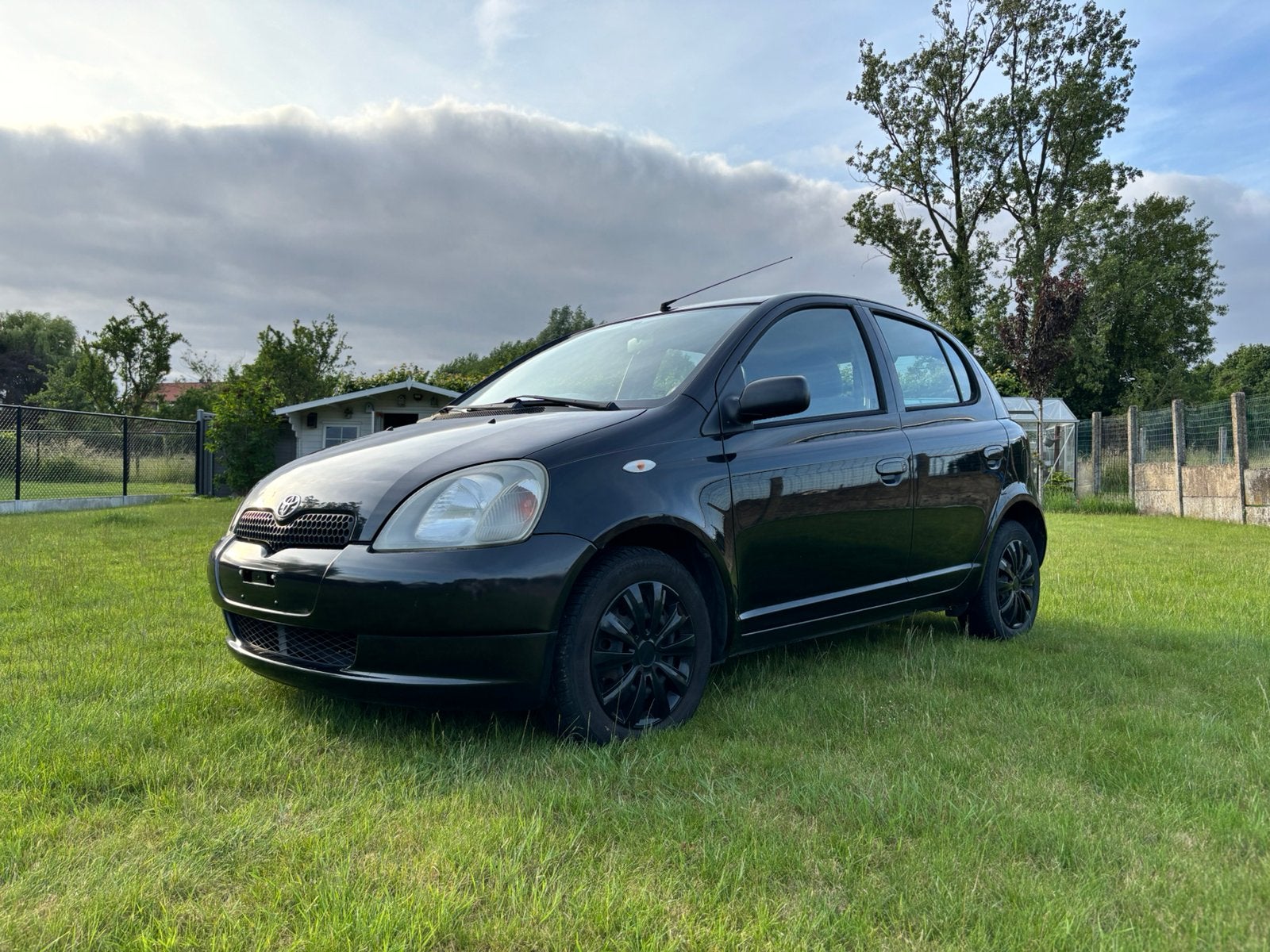 Toyota Yaris 1.0i VVT-i 16v Linea Natura, Autos, Toyota, Achat, Boîte manuelle, Particulier, Tissu