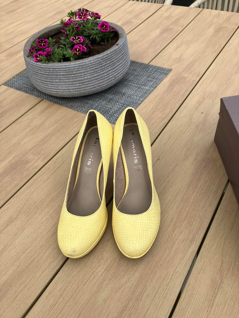 Tamaris nieuw mt 39, Kleding | Dames, Schoenen, Ophalen, Pumps, Geel, Nieuw