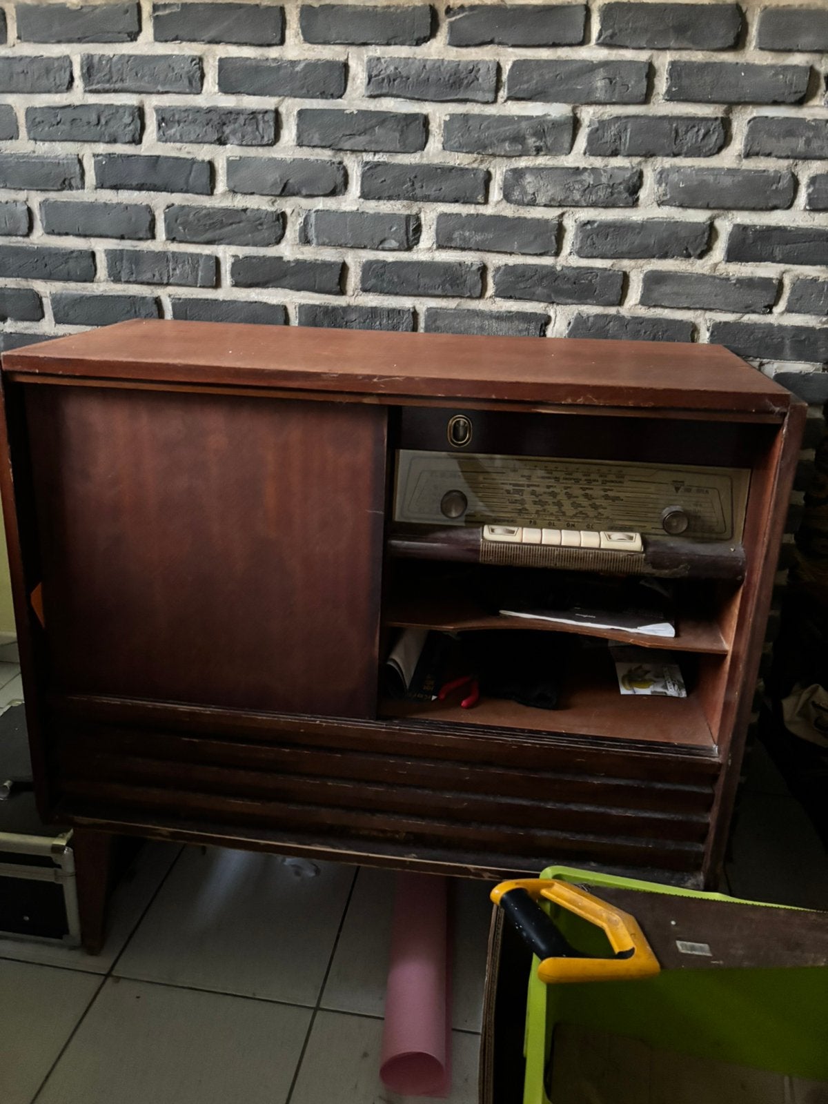 Oude radiokast, Ophalen, Gebruikt